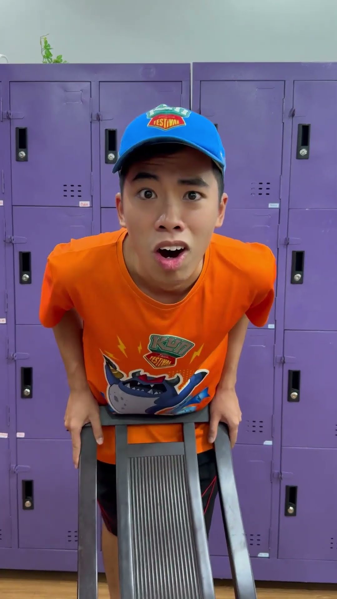 LNS - Âm thanh phát ra từ chiếc ghế || The sound from the chair ? #shorts