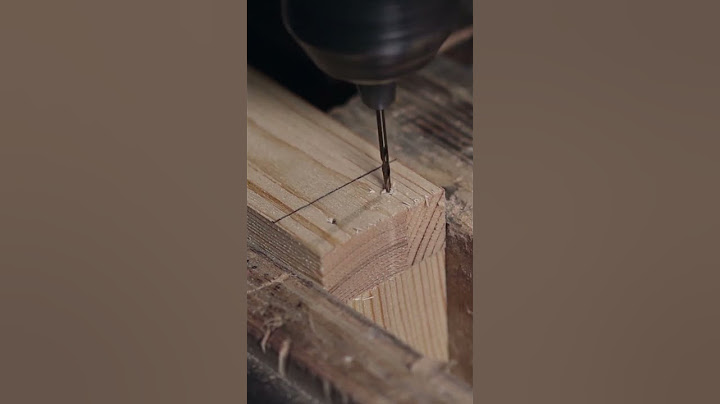 How to place wood screws