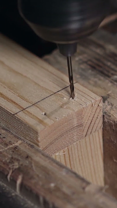 How to place wood screws