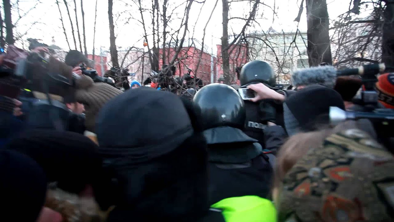 Гуляли на свободе. 15 Декабря 2012 года митинг Лубянка. Лубянка прогулка. Москва видео прогулка по Лубянке. Цветы Навальному на Лубянке видео.