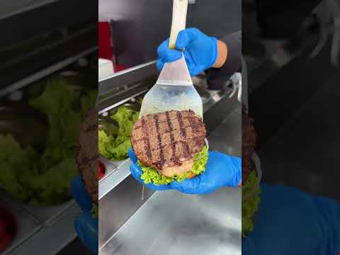 غداك انتا وصاحبك يوم الخميس اكيد من عند وهمي بوكس النشامى بس ب ٥ ونص دينار بدل ٧ ونص دينار الاردن