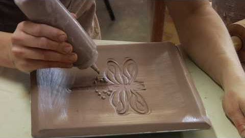 Clay Pottery Slab Building : Slip Trailing Clay Decorating
