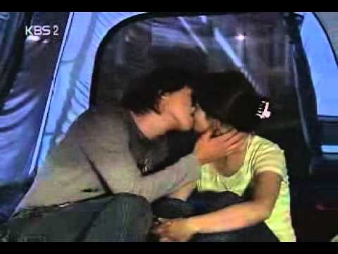 Full House (Kiss Scene)