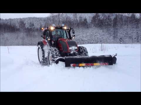 Video: Hur plogar man en trädgård med en traktor?