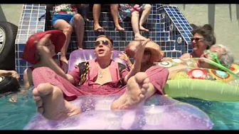 Macklemore's Feet (White Walls MV)