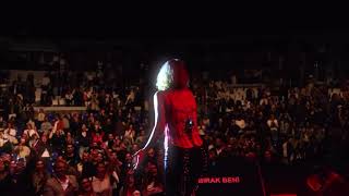 Hande Yener - Ne Kavgam Bitti Ne Sevdam (Hande Bizi Sezen’e Götür - İzmir)