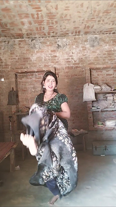 Choli Ke Peeche Kya Hai #dance #bolleywoodsong #dancemusic #funny 😘🥰😜