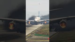 Giant Airplane made Dangerous Landing when Airbus ready to Takeoff | GTA 5 #shorts