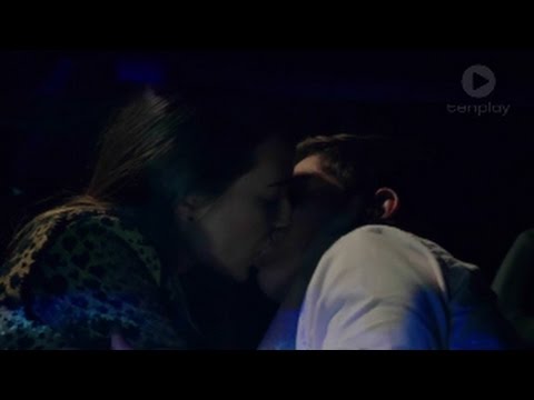 Piper and Angus kiss and sleep together scene ep 7481