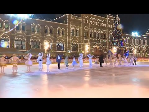 Video: Rusijos dailieji čiuožėjai riedėjo per Raudonąją aikštę