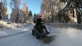 Husqvarna Rider 1200, Roterande Borste Röjer Snö Rotating Broom Clearing Snow