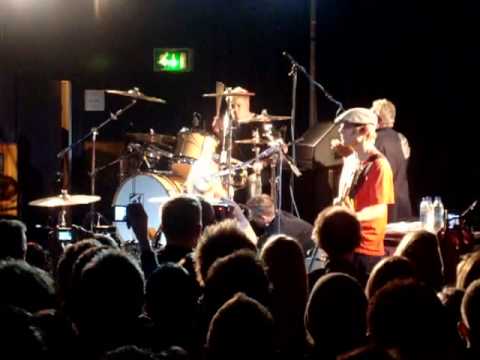 Your Shoes - Taylor Hawkins & Roger Taylor - Live