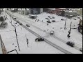 Две легковушки столкнулись во время смены сигналов светофора в Петрозаводске