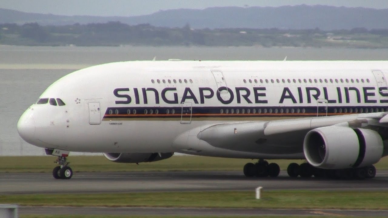 Singapore Airlines Airbus A380 800 Landing Auckland Airport