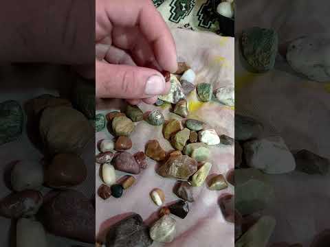 جواهر شناس باشی و ندونی اینا جواهرن بده واقعا بد نظر شما چیه دوستان