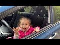 Таксистка юная Илона впервые за рулем автомобиля! Дети за рулем. Илона водит машину.