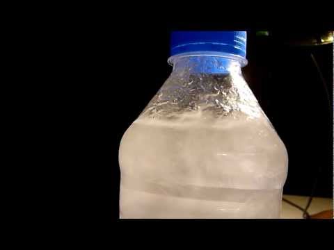 Мгновенное замерзание дистиллированной воды.