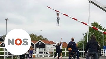 SLAGBOOM: Sofie (8) hing metershoog