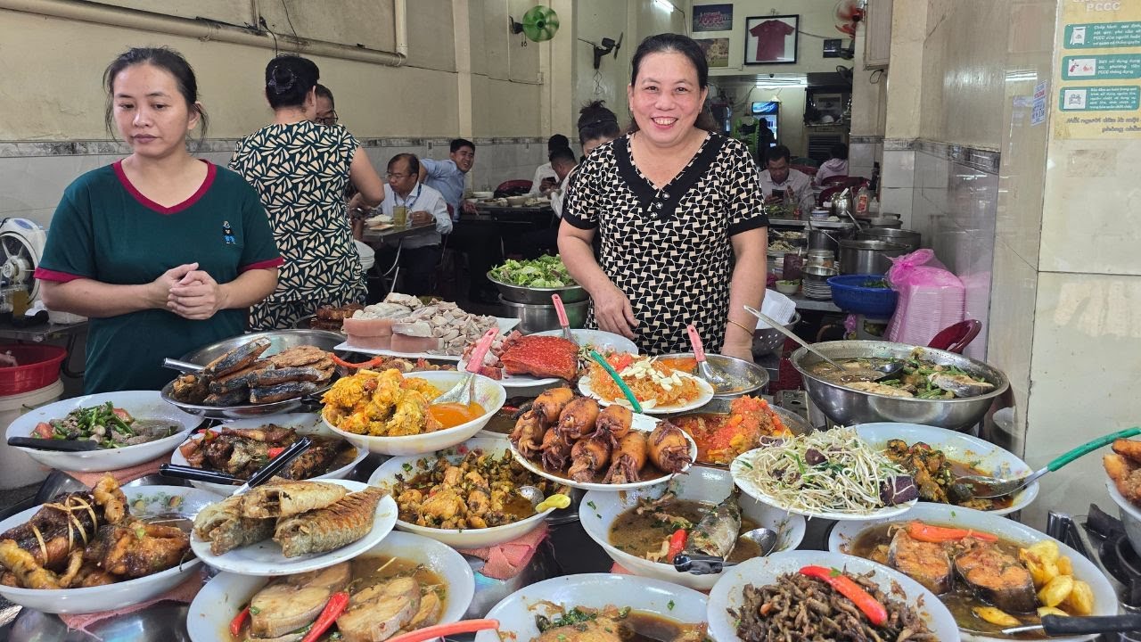 Tiệm cơm miền Tây ở trung tâm Sài Gòn khách ưa chuộng cá he kho nhiều xương