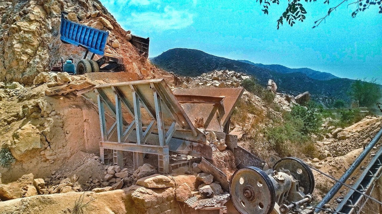 Amazing Jaw crusher break big rocks full process