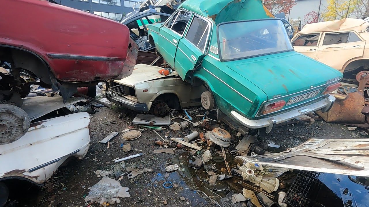 Відро з болтами, кусок К-750. Металоприйомка.