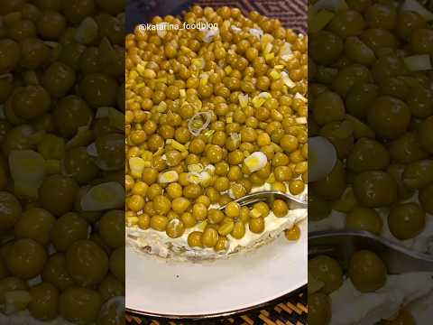 Необычный и очень вкусный салат с селёдкой, который мне понравился больше чем шуба.