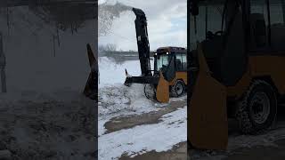 Amazing Ribbon Snowblower and Telescopic Chute on Trackless MT7!