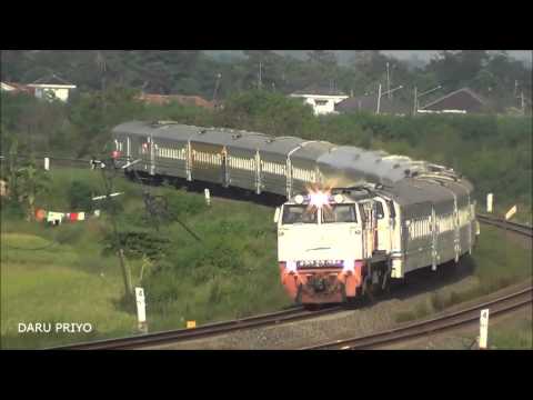 Kereta Api Tawang Jaya Rangkaian Panjang - YouTube