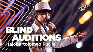 Italobartolomeo è un vero showman come Fred Buscaglione | The Voice Kids Italy | Blind Auditions