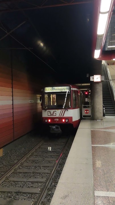 Stadtbahn Duisburg: Abfahrt B80C am Duisburger Hbf - YouTube