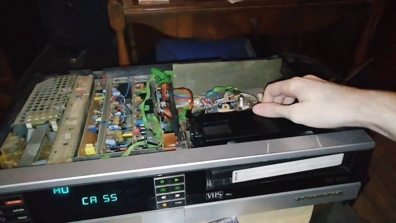 Grundig VS200 VCR Problem (Part 1) YouTube