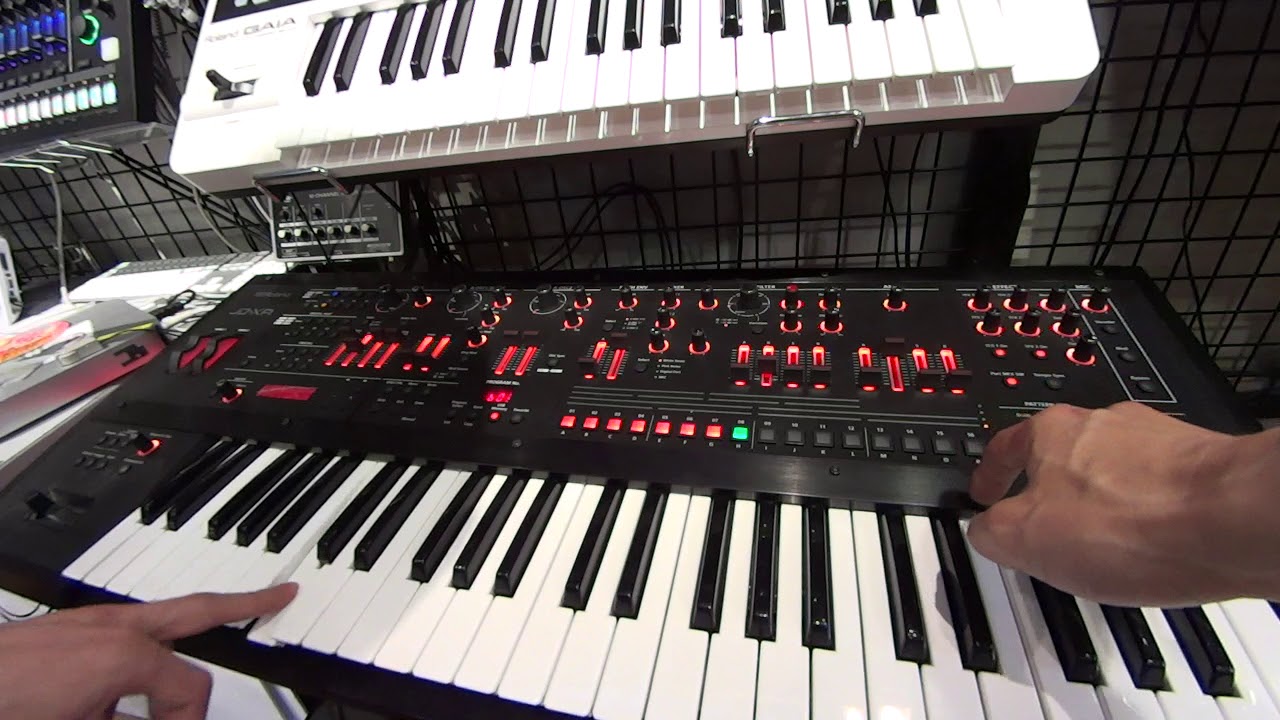 Behringer アナログシンセサイザー 2台セット maxresdefault.jpg