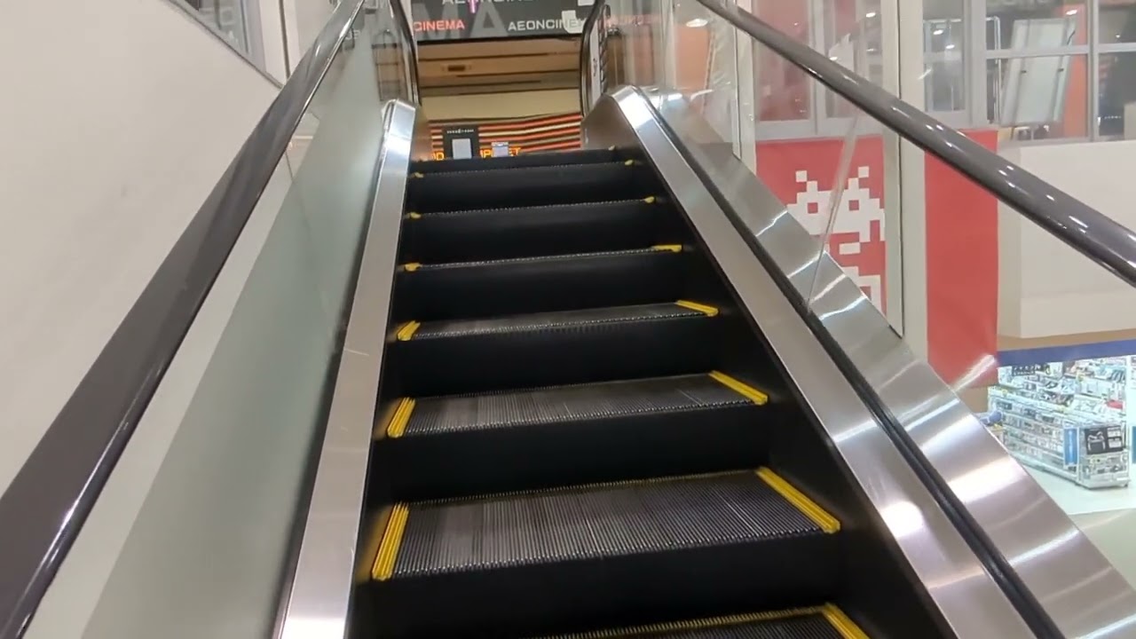 イオンモール富士宮　エスカレーター