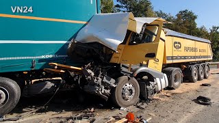 VN24 - 22.09.2020 - Small transporter smashed between trucks in accident on A44