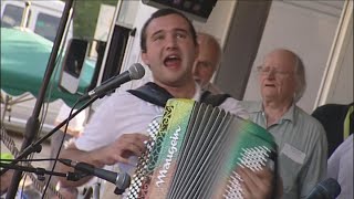 JEROME ARNAUD ET NOEL MAYET jouent "Mon Aveyron" et "La belle Auvergnate" à Chaumeil en 2012