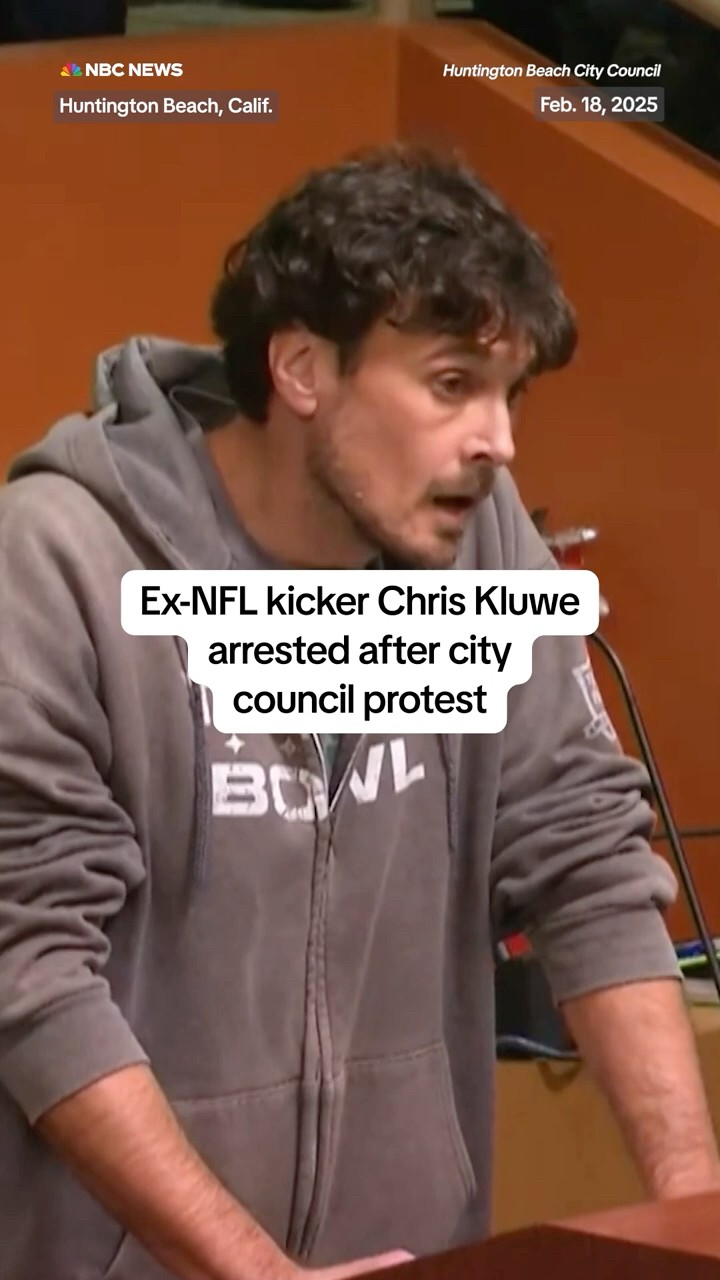 Ex-NFL kicker Chris Kluwe arrested after city council protest