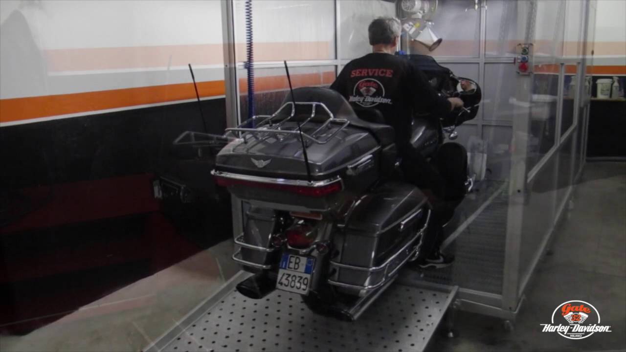 Gate32 Milano Lavaggio moto - YouTube