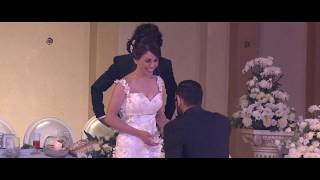 عريس يبكي العروس في الرقصة الاولى - Groom surprises bride with a song