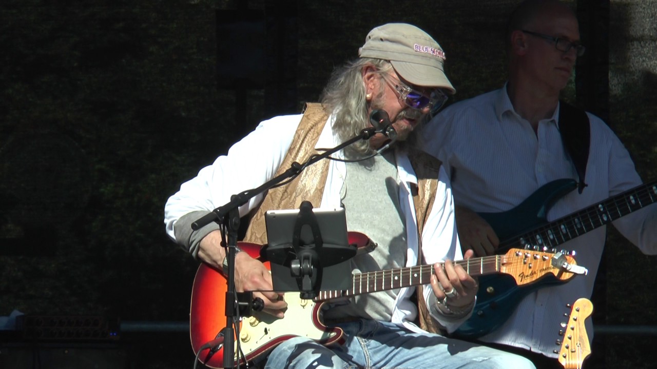 Tom Woll Band - Cajun Moon