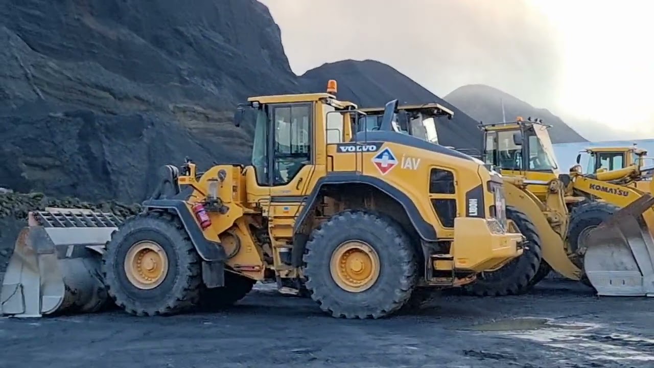 Crashing Rocks 🌋 Lambafell Volcano Mine — Lambafell — video poster