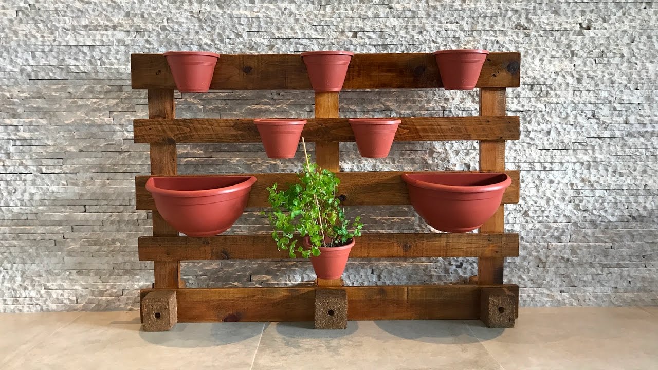 DIY Como fazer uma horta ou jardim de pallet Blog da Arquitetura YouTube -> Decorar Jardim Com Paletes DIY Como fazer uma horta ou jardim de pallet Blog da Arquitetura YouTube -> Decorar Jardim Com Paletes