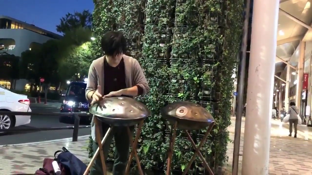 駅前で珍しい楽器の路上演奏（ハンドパン） | Handpan on a street in