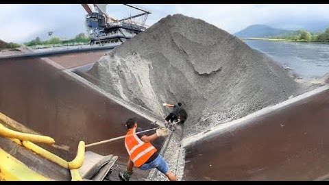 Barge unloading 5000 tons of crushed phosphorite ore Part 1| Vlog of work on barge | Relaxing video