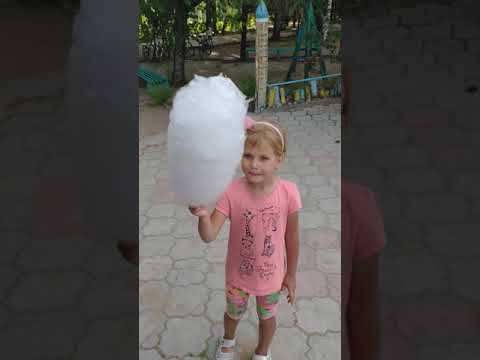 Пробую сладкую вату - YouTube