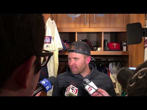 4/5/18: Brian Dozier's epic reaction to the attacking eagle
