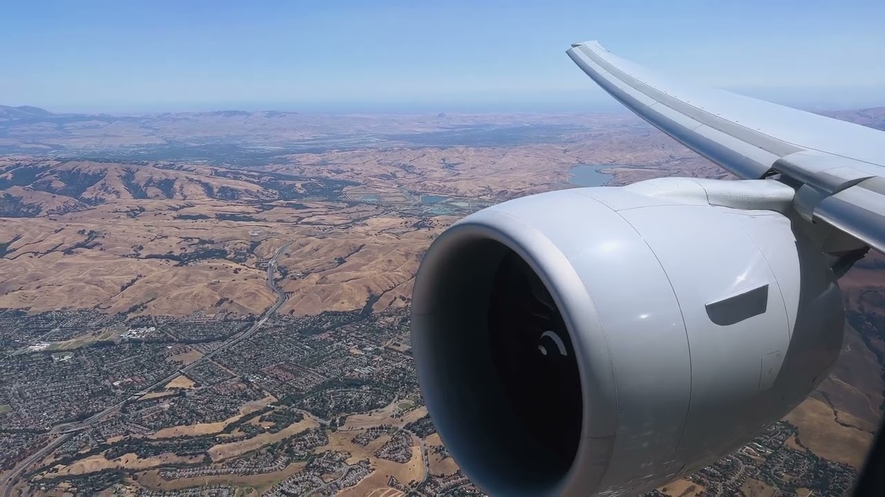United 777-300ER Gorgeous Landing in San Francisco SFO