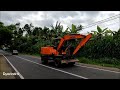 Suasana jalan raya di pedesaan