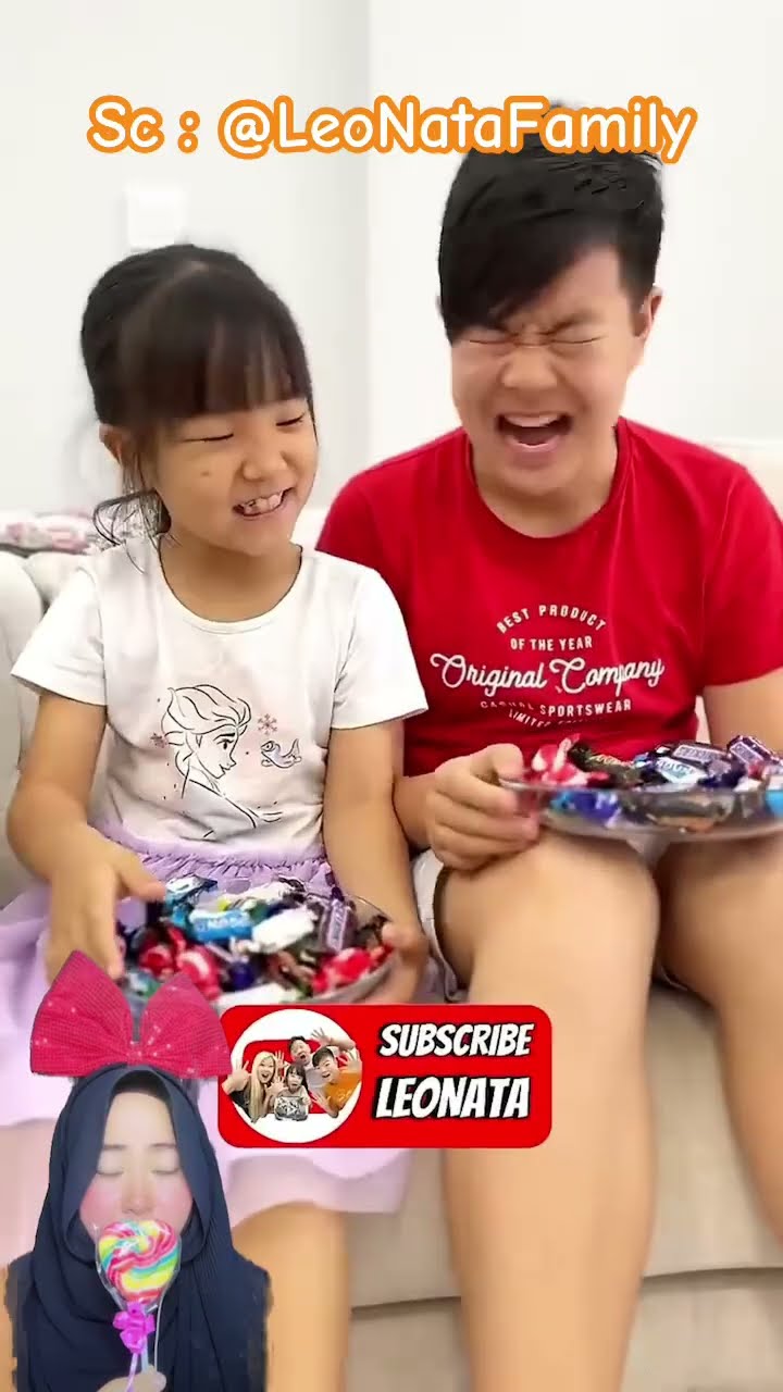 YA AMPUN KAKAK AMBIL PERMEN AKU ⁉️ tapi aku gak mau kalah , aku ambil perman kakak ?@LeoNataFamily