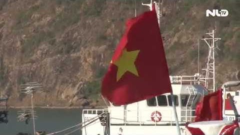 Ngư dân háo hức chờ lá cờ Tổ quốc từ Báo Người Lao Động   NLĐTV   Video clip   Báo Người Lao Động On