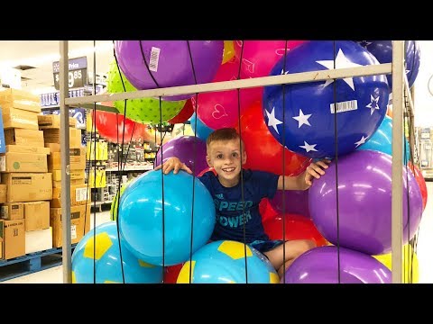 Hiding in the Store - Don't Want to Leave! - Family Fun Pack Hawaii